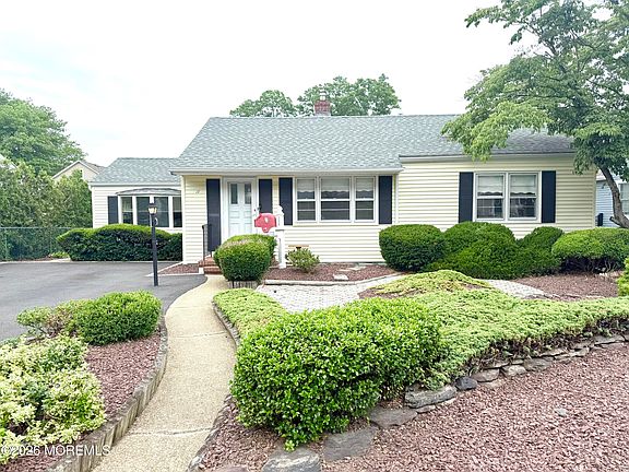 3rd image of 17 Crestview Drive