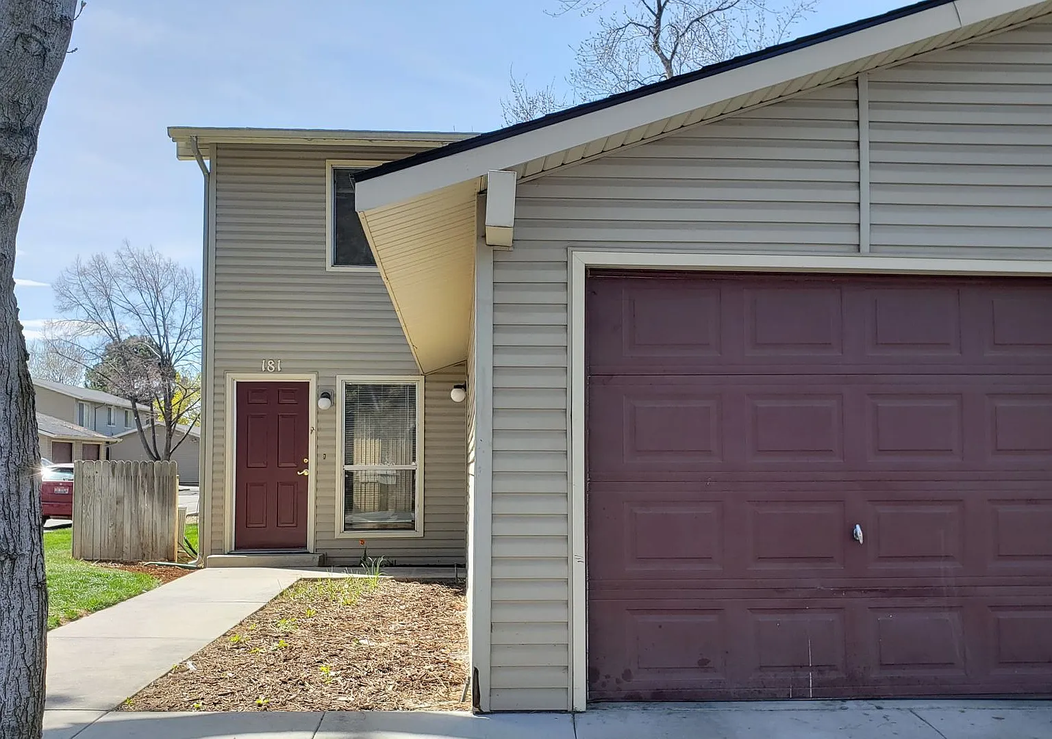 Spacious 2 Bedroom 1.5 Bath Townhouse with GARAGE! — Photo 1