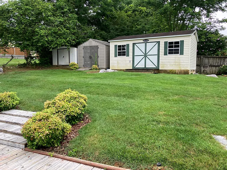 1320 Oxford Pl — Photo 3