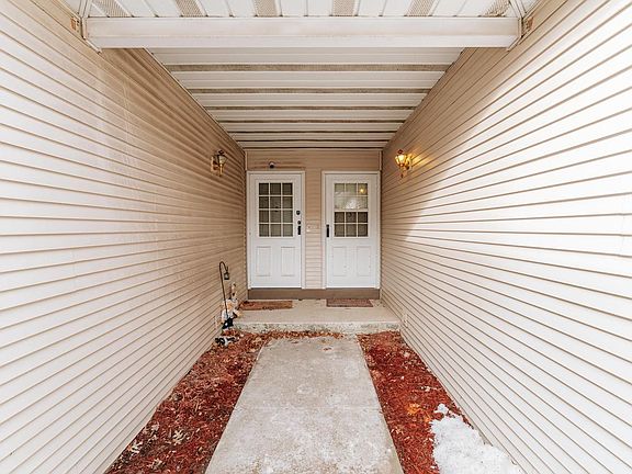 4th image of 565 Slinger ROAD #C-3