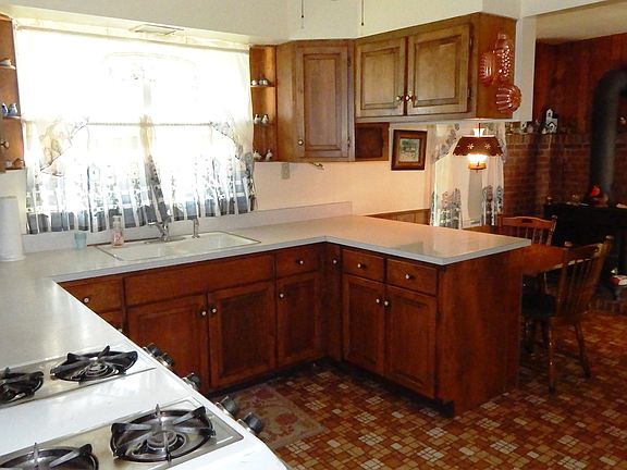3rd image of 20154 Blackstone Ave