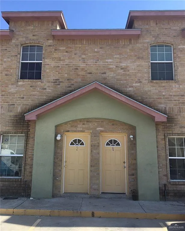 2 bed, 1.5 bath, 2176 sqft, $815 — Photo 1