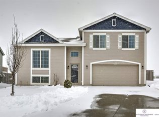 5908 S 187th Avenue Cir, Omaha, NE 68135