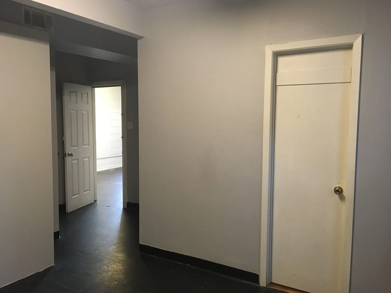 3 bed, 2.0 bath, 900 sqft, $900 — Photo 3