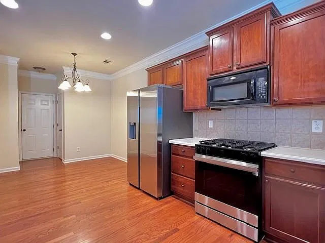 3 bed, 2.5 bath, 2045 sqft, $2,445 — Photo 4