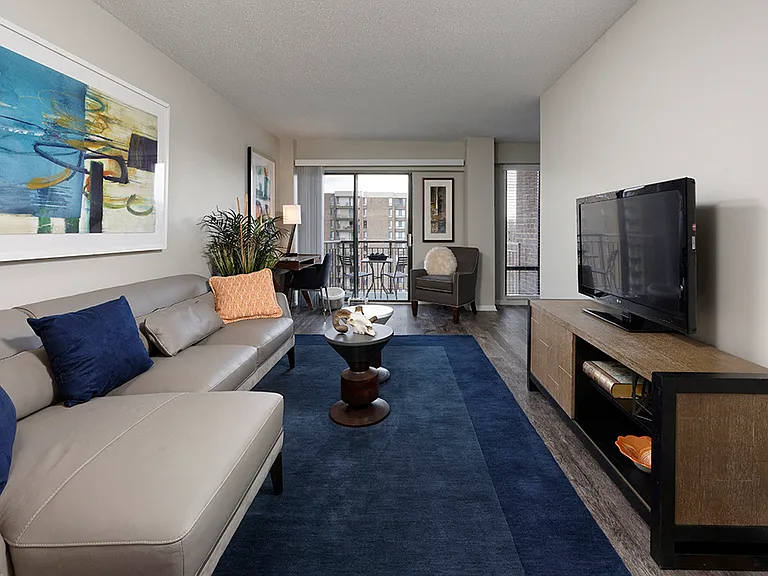 PLATINUM upgraded apartment home with balcony