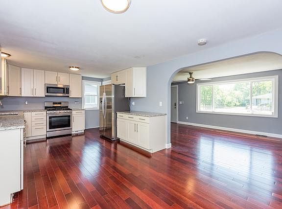 5th image of 38201 N Wilson Ave