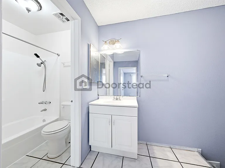 1826 S Bundy Dr #4 — Photo 15