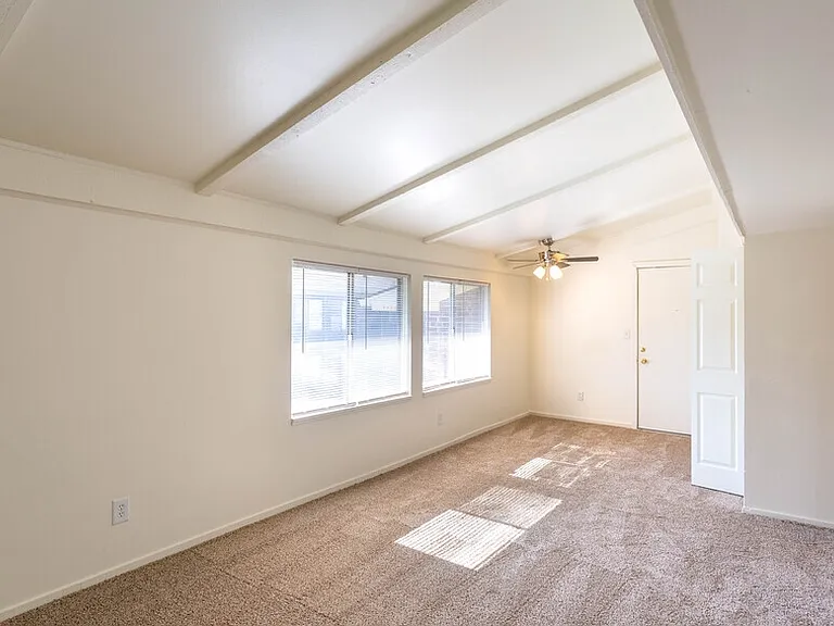 The Forum Apartments — Photo 18