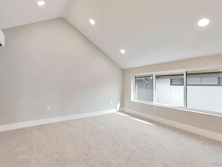 1453 Irving St — Photo 19
