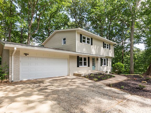 2nd image of 3691 Hickory Cir SE