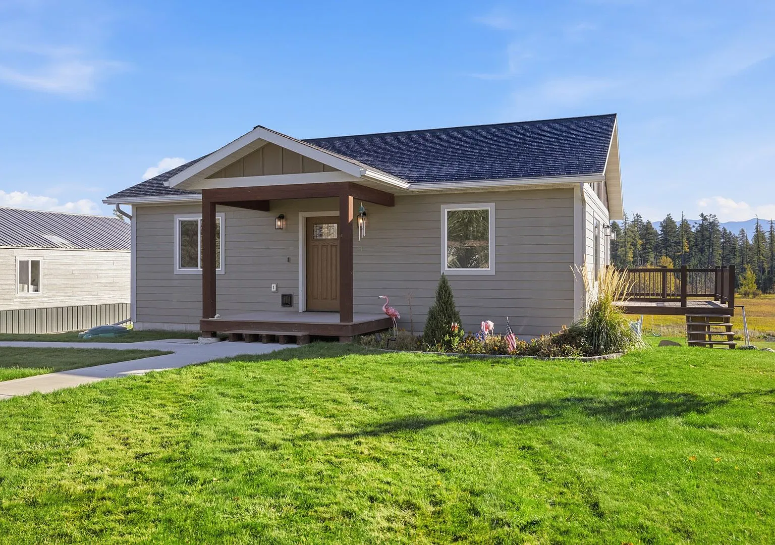 Beautiful Views & Convenient Living Between Whitefish and Kalispell — Photo 2