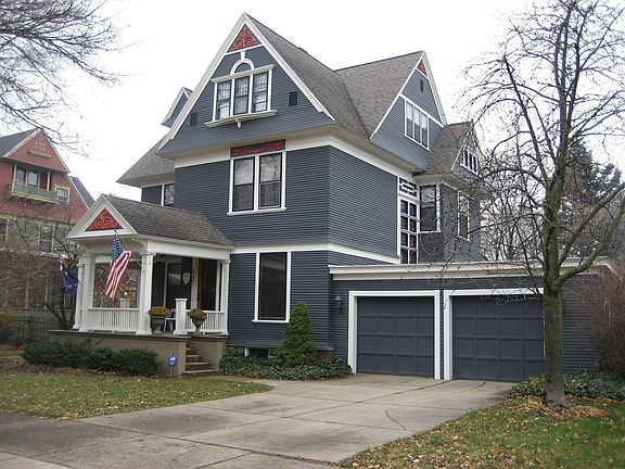 447 College Ave SE