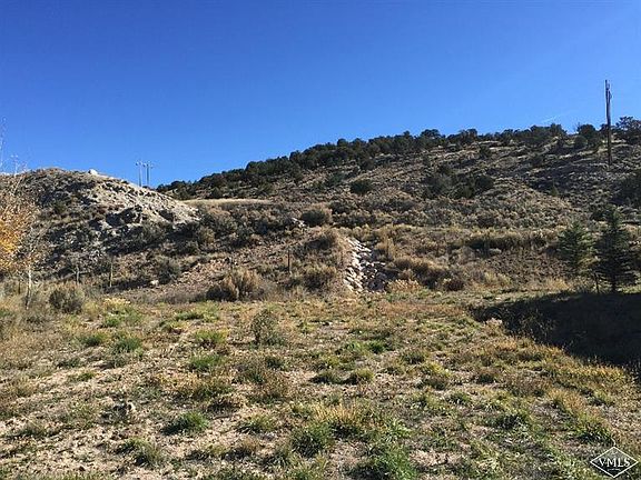 3rd image of 400 Bluffs Dr