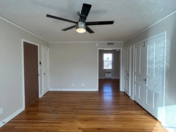 Hillside Court Apartments (3166 Davenport St.), 3166 Davenport St #118, Omaha, NE 68131