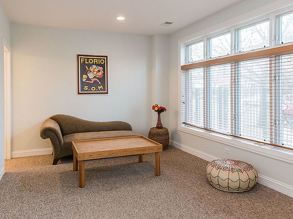 4th image of 4153 N Milwaukee Ave #2