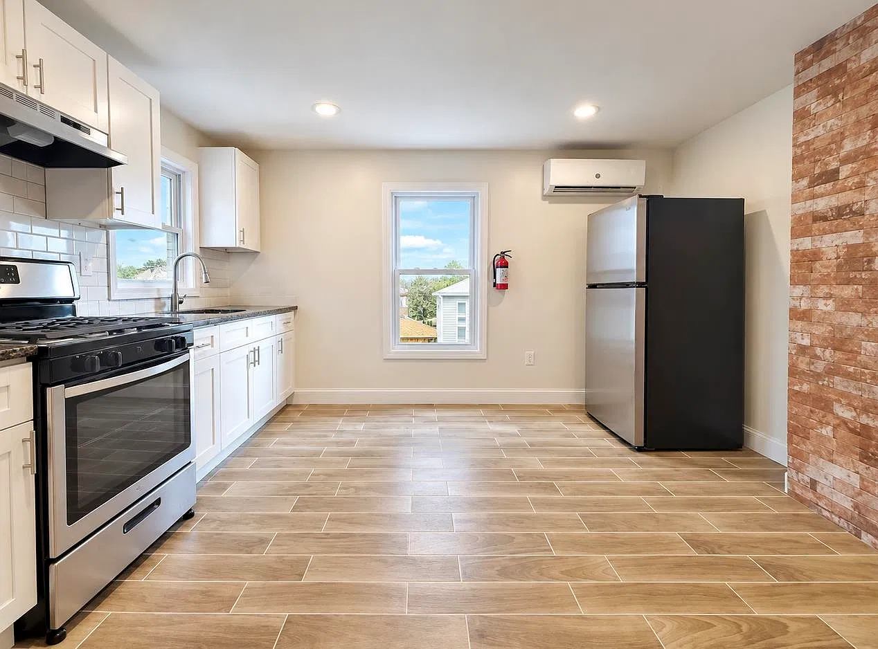 2 bed, 2.0 bath, $2,100 — Photo 2