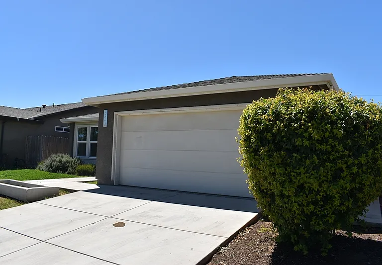 524 Janell Ct — Photo 3