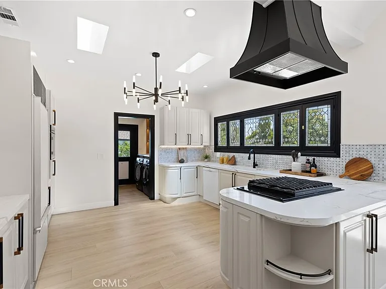 6016 N Woodlake Ave — Photo 8