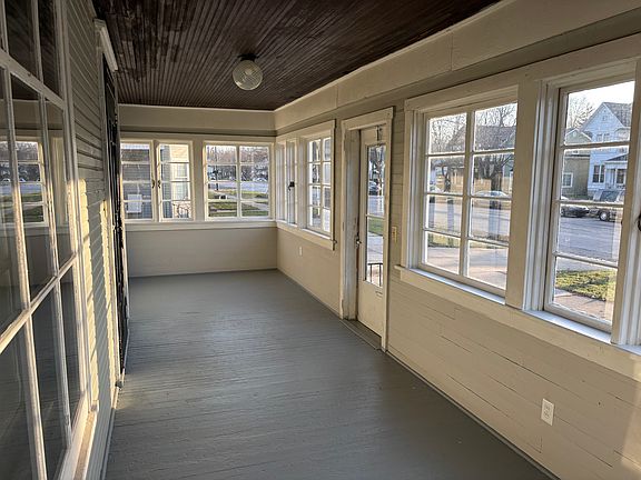 2nd image of 616 S Main Ave