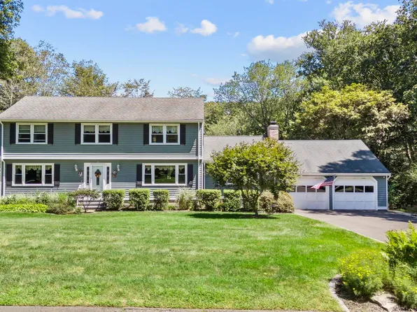 11 Lynnbrook Road, Trumbull, CT 06611