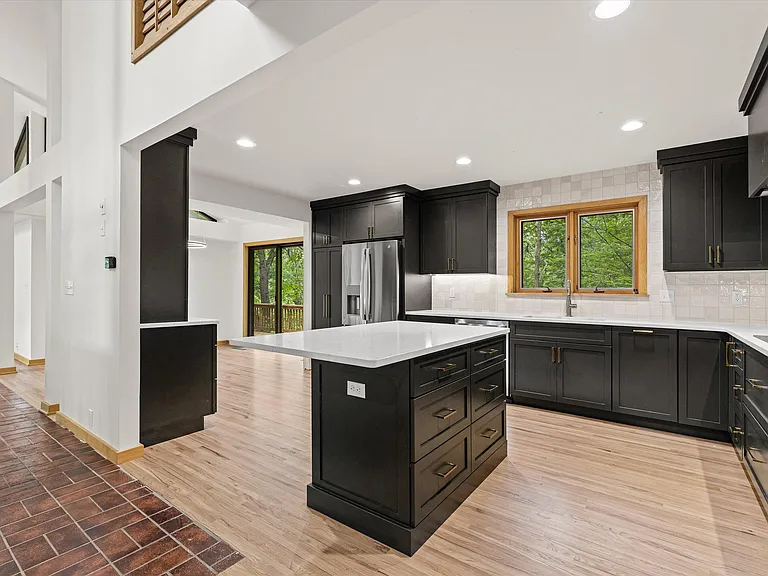 1424 Bradford Dr — Photo 12