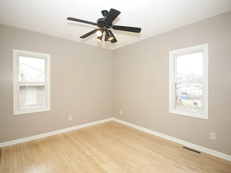 3149 S Hanson Ave #LOWER — Photo 2