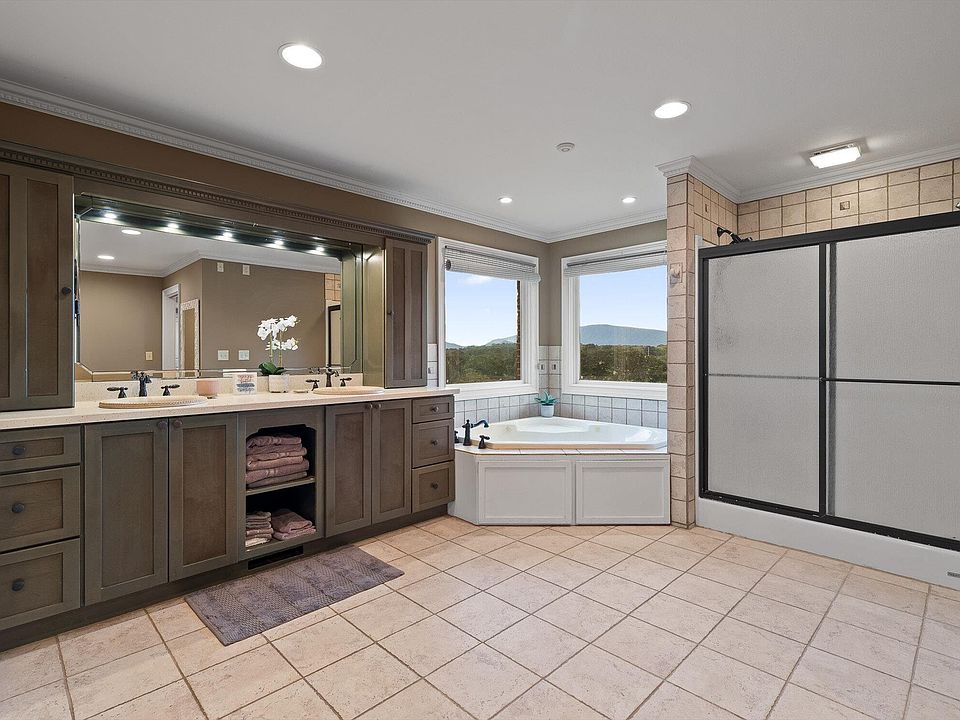 58th image of 1020 Thomas Rd