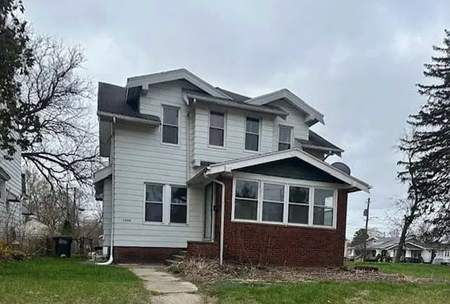 3 bed, 1252 sqft, $1,300 — Photo 1