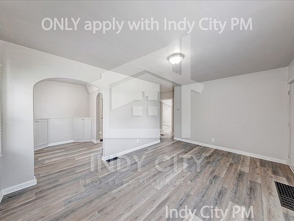 2nd image of 1326 N Gladstone Ave