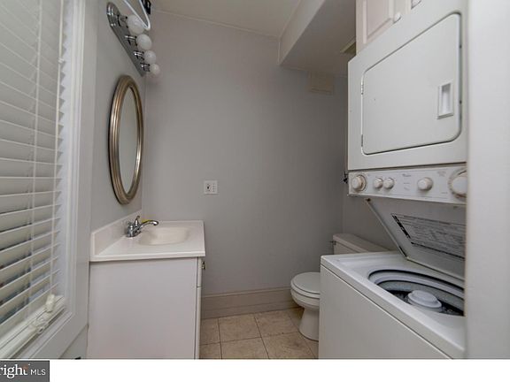 5th image of 1534 Pine St APT 3R
