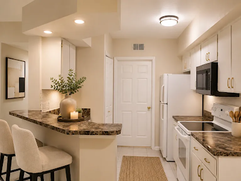 802 Crest Pines Dr #822 — Photo 3