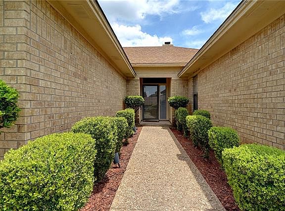 4th image of 3432 Willowbrook Dr