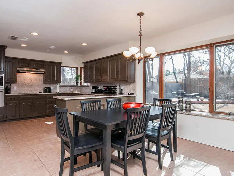 2947 Southridge Dr — Photo 9