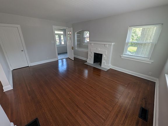 3rd image of 1762 Catalina Ave