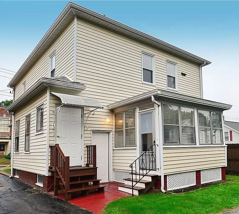 2nd image of 1104 1/2 Main St Unit 1