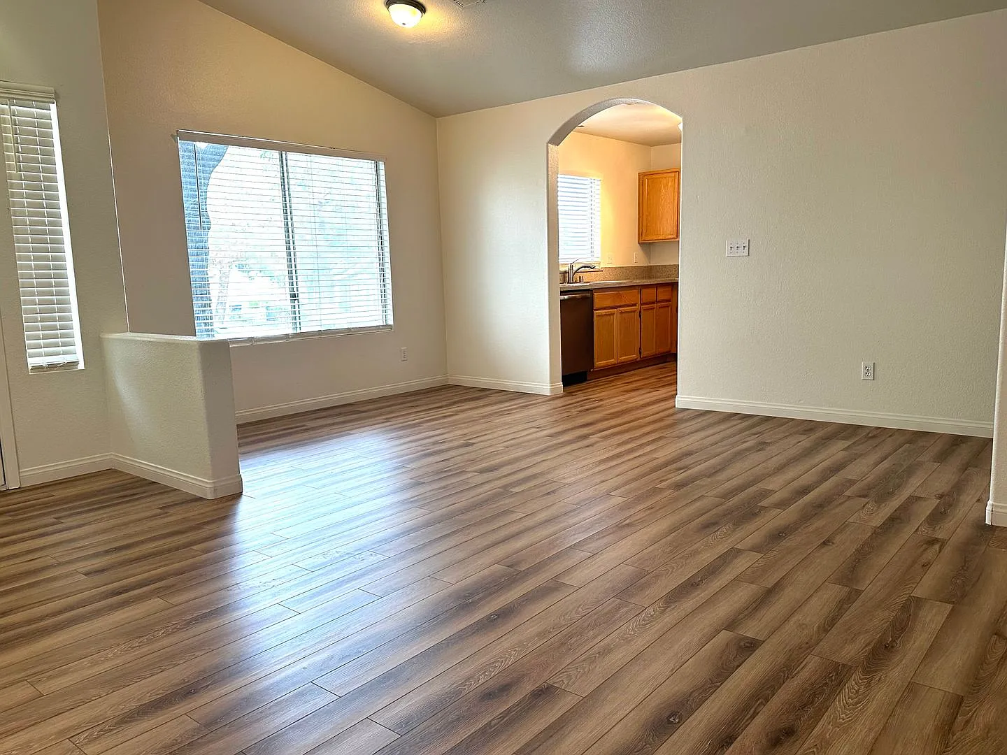 Green Valley 3-Bedroom Single Story Home in Gated Community. — Photo 2