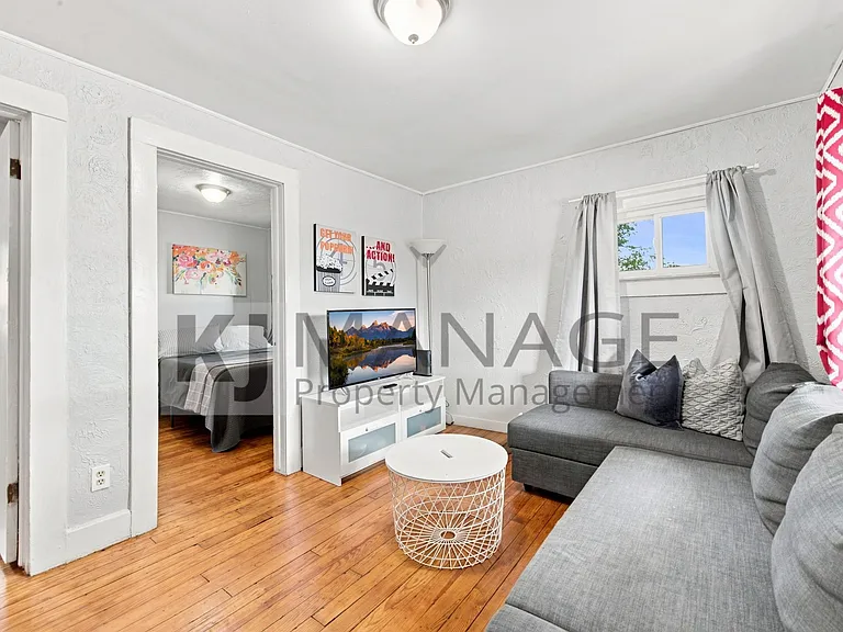 2535 Gainsboro St — Photo 6