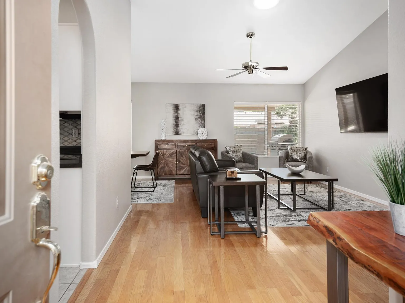 3 bed, 1750 sqft, $3,000 — Photo 4