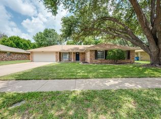 2613 Smith Barry Rd, Pantego, TX 76013