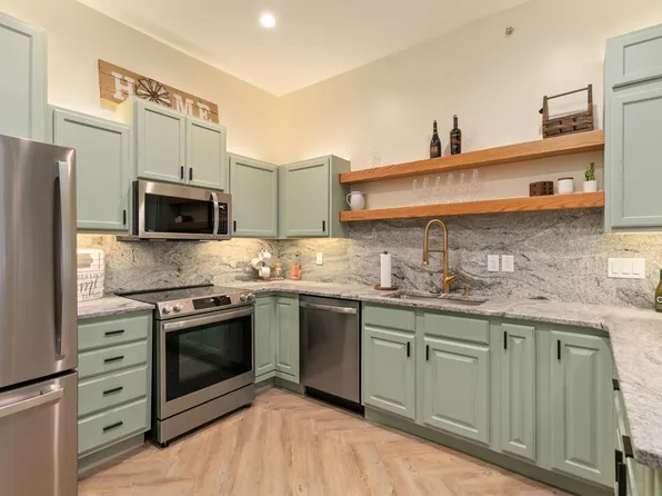 400 E Locust St Unit 102, Des Moines, IA 50309