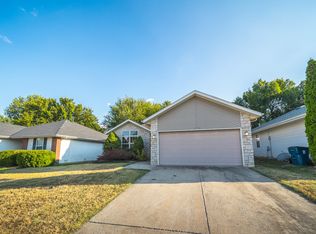 1628 E Adams St, Springfield, MO 65803