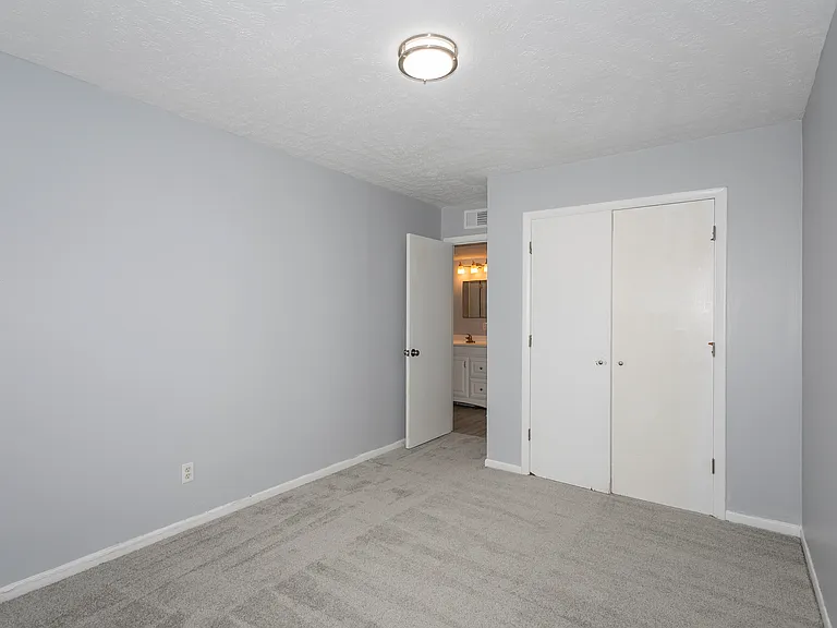 1733 W 24th St #15 — Photo 8