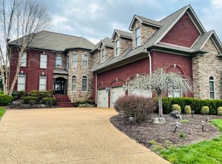 1055 Island Brook Dr, Hendersonville, TN 37075