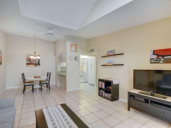 5th image of 1015 Green Pine Blvd APT F3