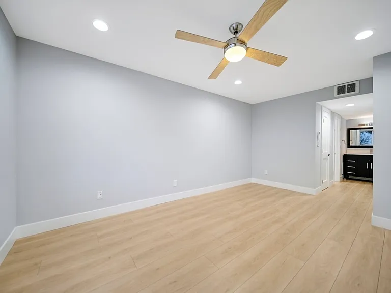 1600 Ardmore Ave #213 — Photo 7