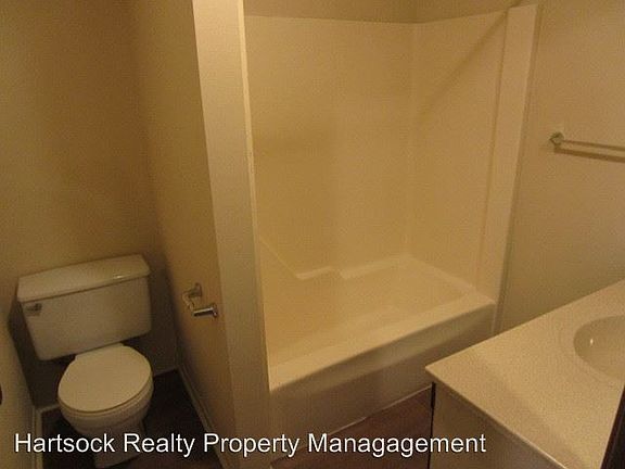 3rd image of 658 S Roberts Ave APT 2