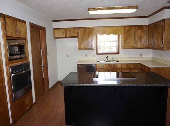 5th image of 363 Pine Forest Dr
