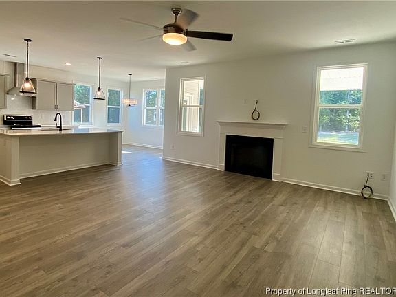 3rd image of 198 Woodsrun St