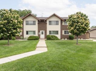 10364 W Whitnall Edge Ct APT 201, Franklin, WI 53132